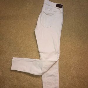 White skinny jeans